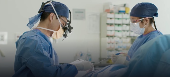 Dr Leo Kim in the operating theatre
